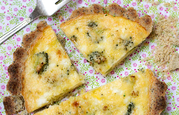 Безглутенов киш с яйца, козе сирене и броколи